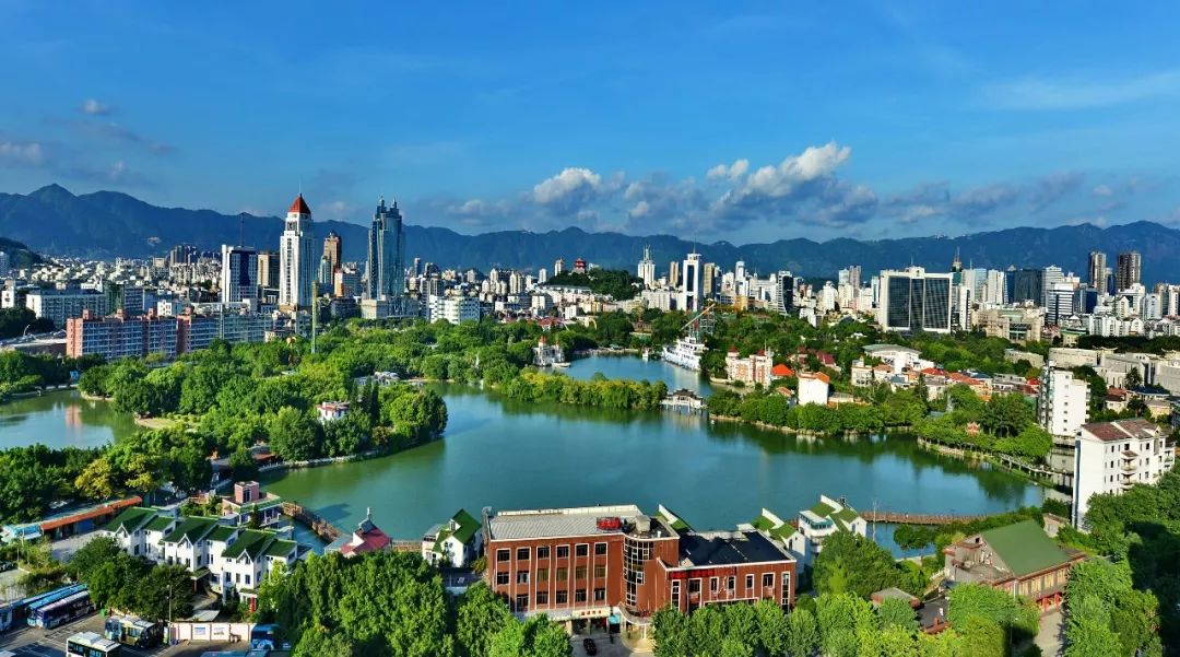 各级干部干事创业精气神的通知》,深入开展提振精气神,建设新福州