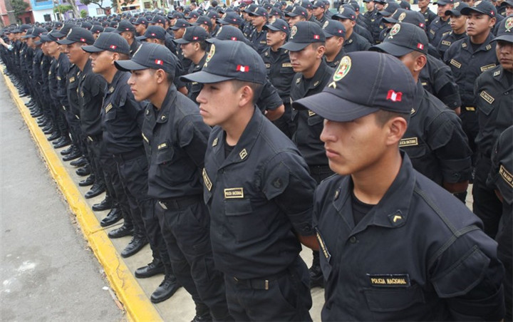 秘鲁国家警察宣布,从 月  日星期三开始,将在全国范围内加强警戒.