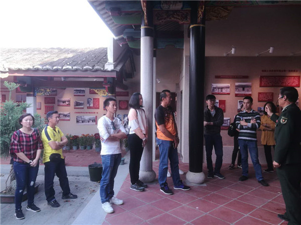 3月26至28日,马来西亚侨胞曾明宝一行7人回祖籍地漳州平和县崎岭乡