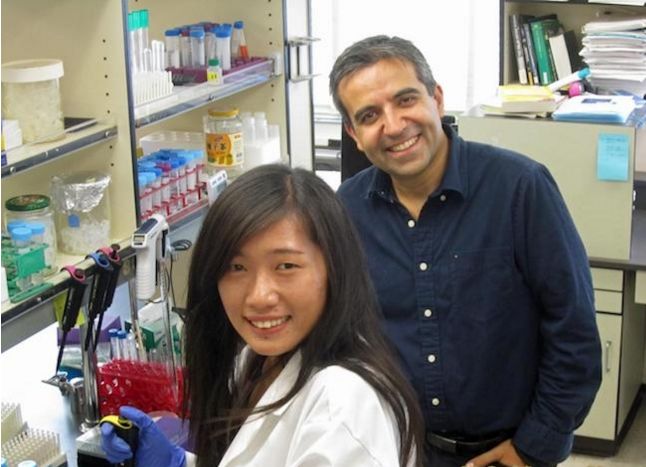 唐晓琳和导师萨法瑞在实验室中.犹他大学图