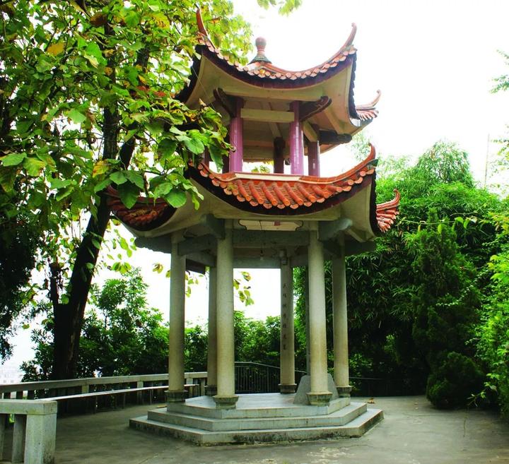 伯祥亭 在永春第三中学校园内,绿荫掩映之间有一座