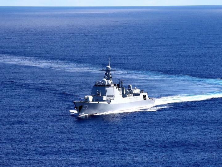 本次南海阅兵的检阅舰——052d型长沙舰.