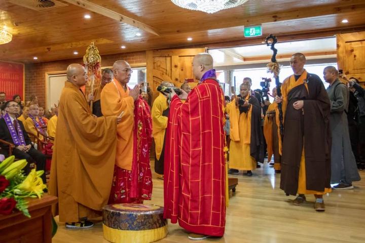 副会长,辽宁省佛教协会会长,中国上海龙华古寺方丈,上海圆明讲堂住持