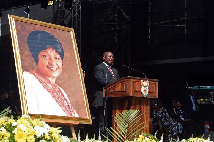 组图:南非为温妮·曼德拉举行国葬