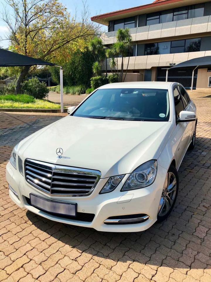 约堡出售2011年奔驰e250cdi avantgrade