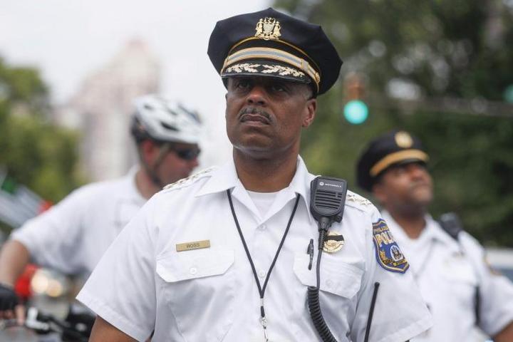 费城星巴克"歧视"事件警察局长改口道歉 两主角详述事件经过_图2-5