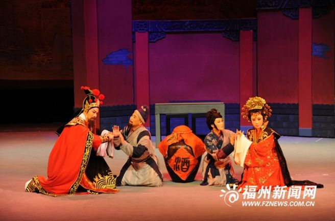 这位福清剧作家被称为"快枪手",一生为民写戏!