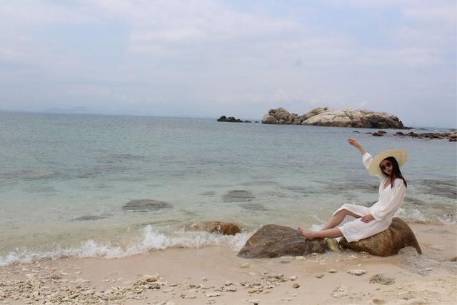 大胆90后的美女,一个人看完海口又游三亚,牛逼啊!妹子