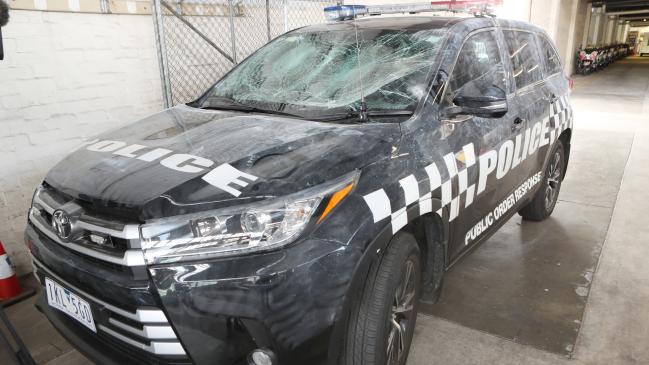 墨市非裔青少年无法无天 多辆警车被砸