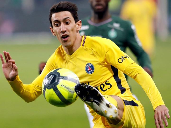 photo, psgs angel di maria controls the ball during the french