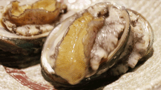 目前,澳洲最常见,也最受欢迎的鲍鱼分为: 黑边鲍以及 青边鲍这两种