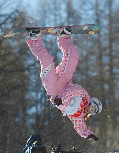 由于在04到05赛季的滑雪板各项世界大赛中表现突出,今井的排名也一度