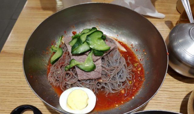 店里热卖的   咸兴冷面