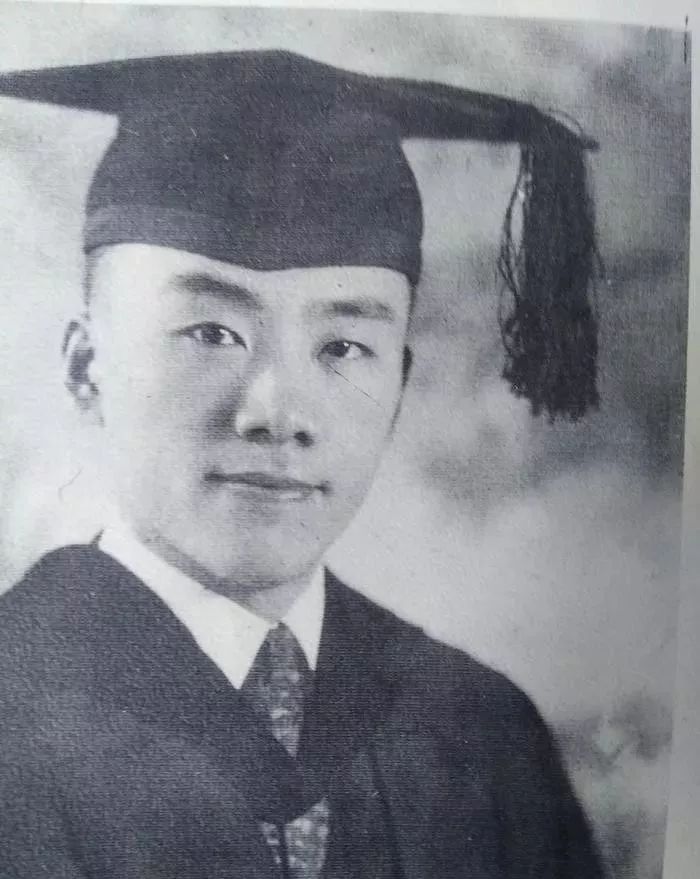 1950年代初,中国最负盛名的两位建筑师, 杨廷宝和梁思成, 以及他们的