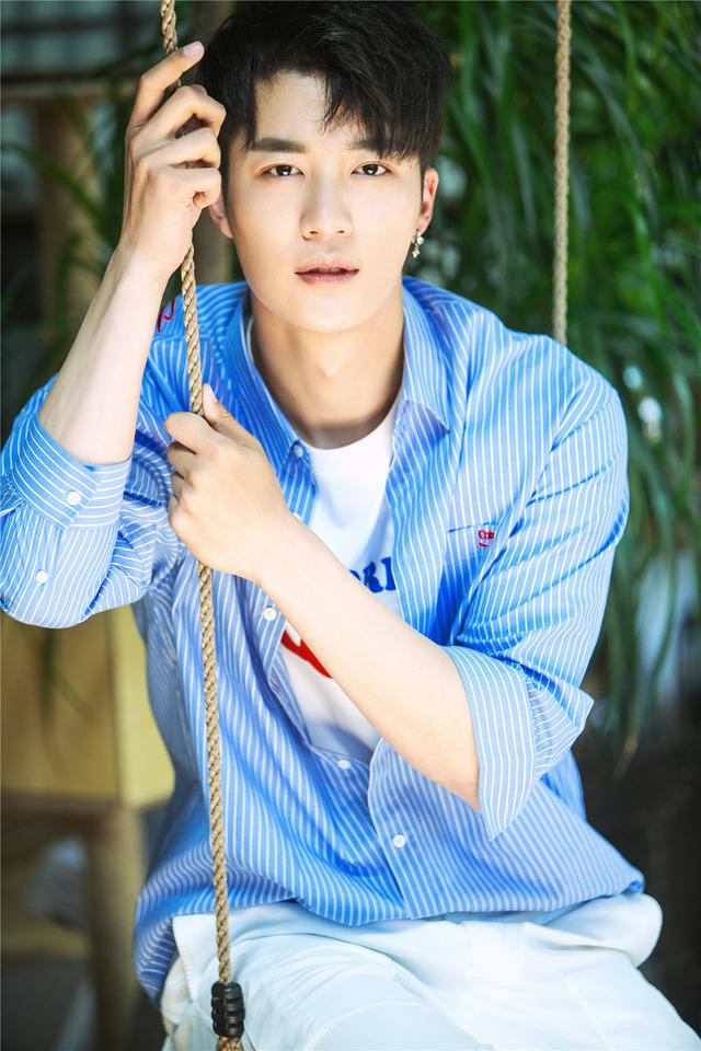 喵星人王燕阳变身文艺暖男引领时尚潮流再现《颤抖吧!阿部》帅气风采