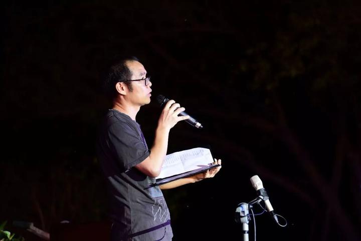 诗人刘春直言海子不是现在才成为现象和传奇的,早在上世纪 90 年代