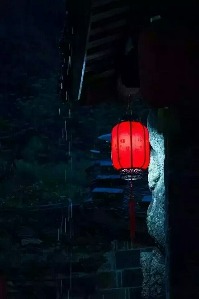 七月有雨敲窗