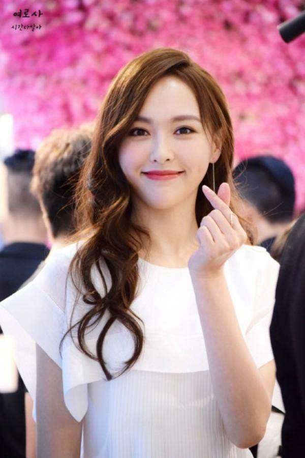 十大酒窝梨窝美女,你最喜欢哪个?张庭林心如还是杨紫