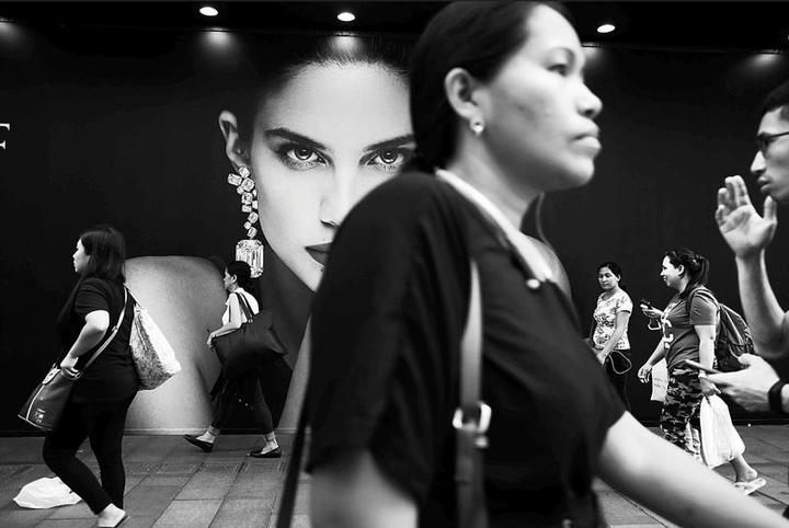 hk24hr: penetrating gaze