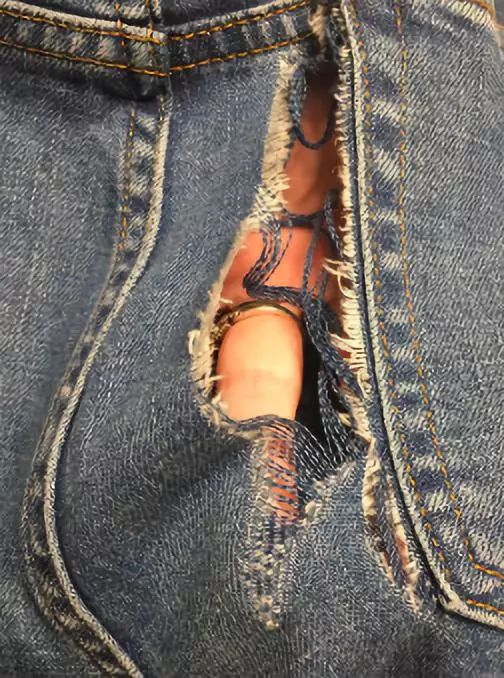 墨尔本有个小女孩,天天穿爸妈的旧衣服,然而认识她的人都羡慕不已