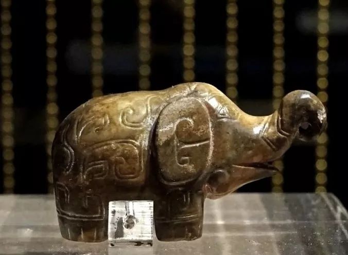 安阳殷墟出土 商 玉象