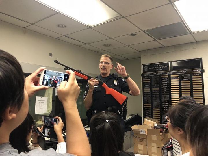 5月16日至6月20日,阿罕布拉市警察局首次举办面向华人的"公民警校".