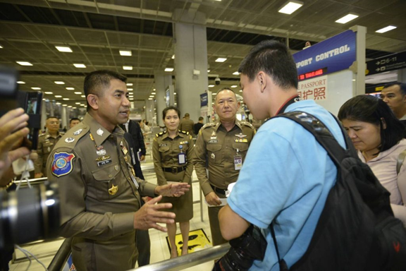 8月3日晚上7时,泰国旅游警察总署副署长surachet警少将表示,自8月3