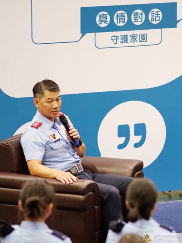 治安警察局梁文昌局长与学生真情对话_意大利_新闻_华人头条