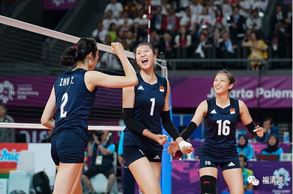 人林莉首发出场中国女排派出身披国家队15号战袍的面对历史上首次闯进