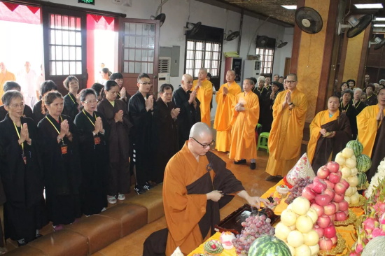 广州大佛寺僧俗大众赴佛世山庄参与秋季祭祖活动