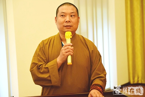 中国佛学院栖霞山分院教务长智海法师主持开学典礼