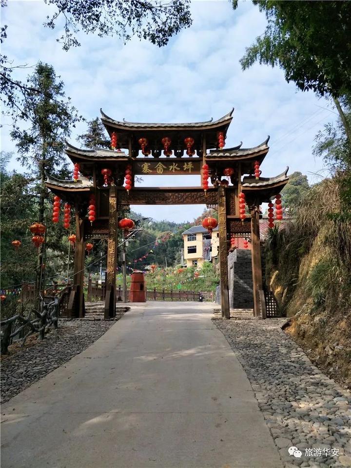 坪水寨门羊肠小道中入寨门