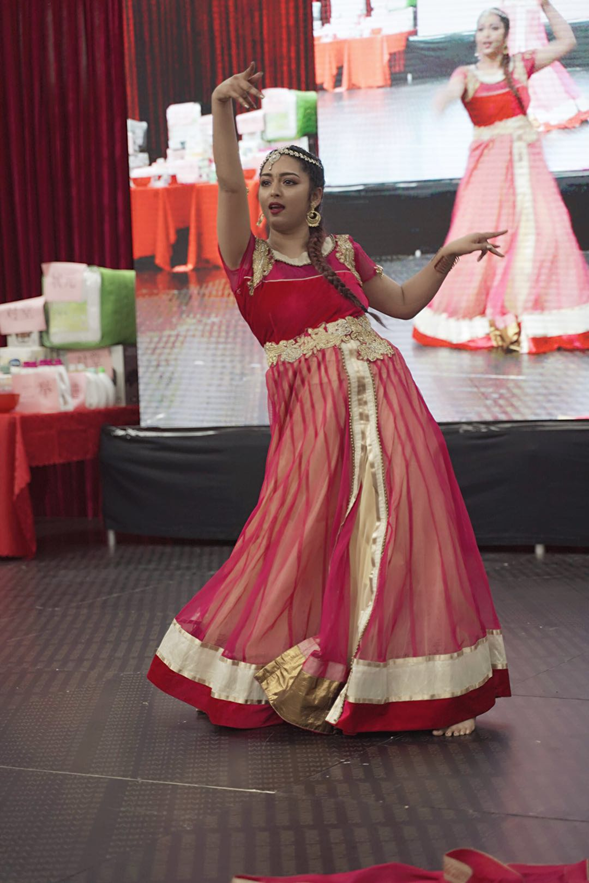 中秋节多元文化体验日圆满成功,新西兰最大月饼以奇异鸟造型闪亮登场