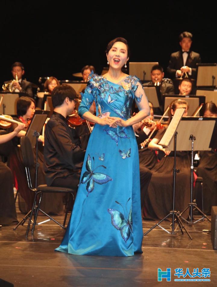 中国歌唱家王莹在演唱.