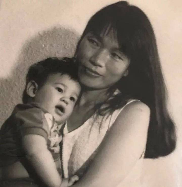 65岁龙应台辞职照顾93岁老母:陪父母老去, 趁还来得及