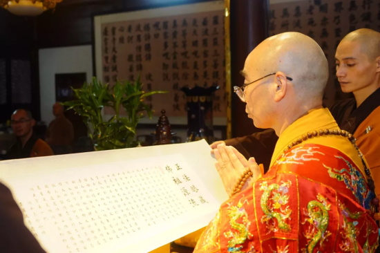 道心本清净,一灯传万代;传法大典在天童禅寺丈室大鉴堂内隆重举行,在