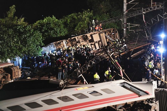 台铁普悠玛列车出轨 死亡人数攀升至22人