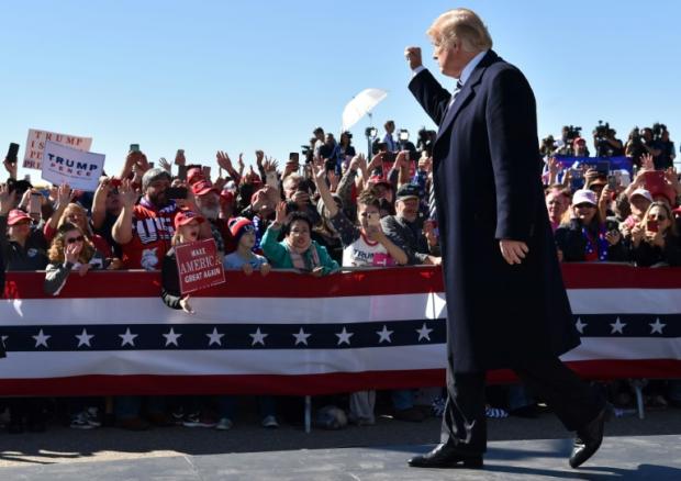 值得注意的是,共和党造势场合的音乐,甚至引众人鼓掌的