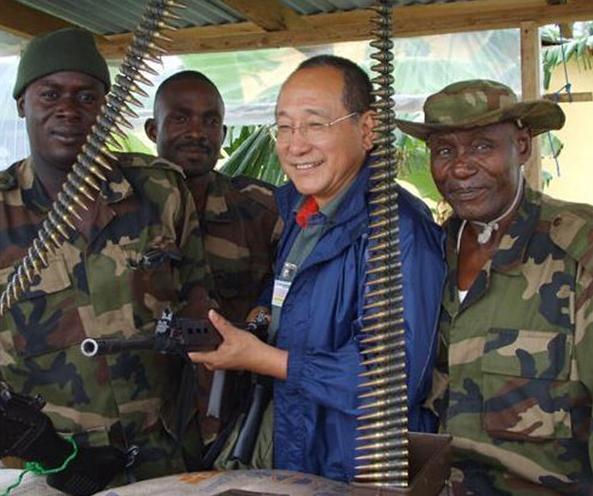 在非洲地位最高的华人 曾率领部队千里追凶 解救大使