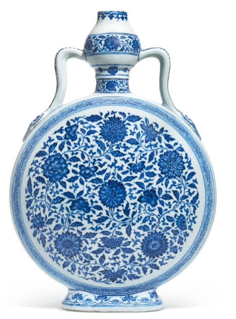 英国将拍卖清朝雍正时期抱月瓶 估价900万元