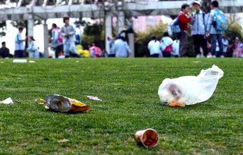 敢在新加坡乱扔垃圾试试!