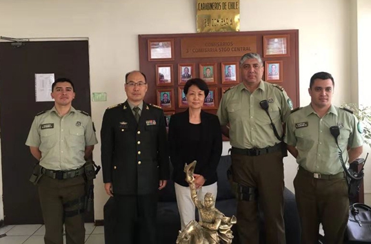 13日,针对圣地亚哥火车站地区发生的恶性袭击华商案件,受徐步大使