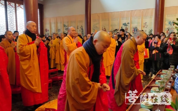 华林讲寺监院然相法师,摩诃殿监院身相法师拈香