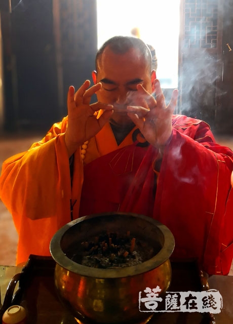 怀梵大和尚拈香