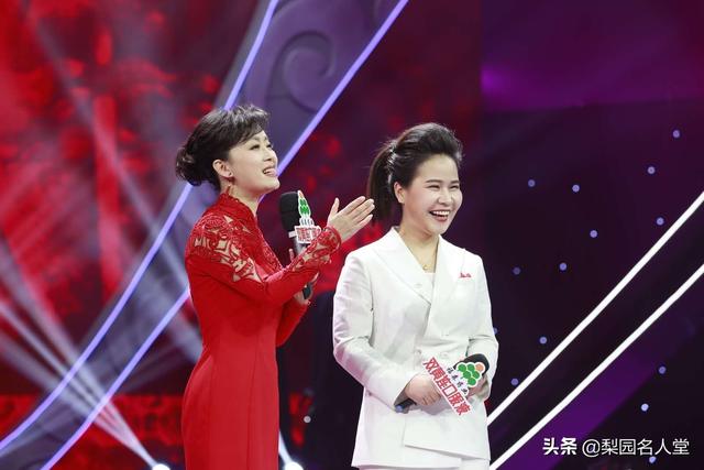 席梦,韩俊娟,石传良,刘俊霞,蒋芳芳,闫玉果为观众带来了豫剧《清风亭