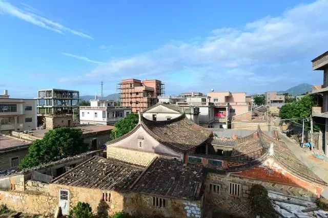 许厝村位于厦门的东大门——翔安区内厝镇的东面.