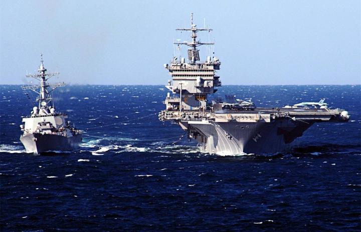 显示,1月25日,美国海军导弹驱逐舰"麦克福尔"号离开诺福克海军基地,赴