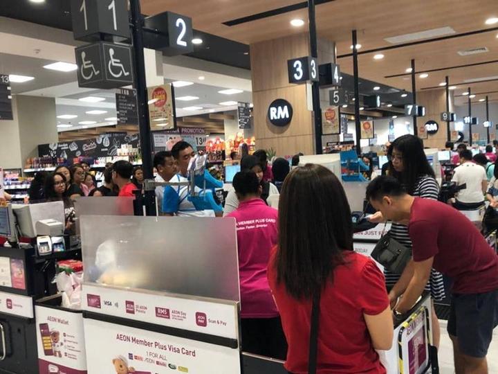 回到家过年咯 大街小巷好热闹