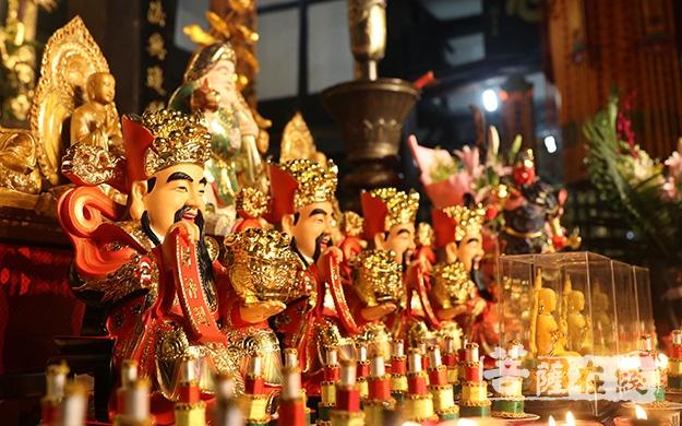 重庆华岩寺举行迎财神祈福法会