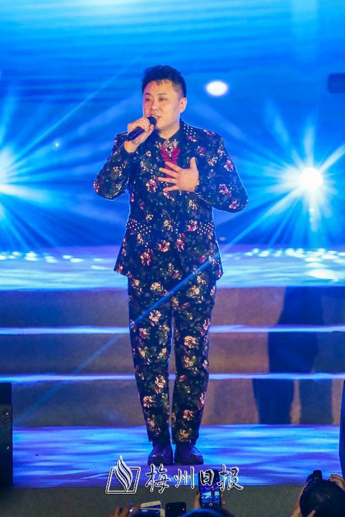 高安演唱《你不来我不老》